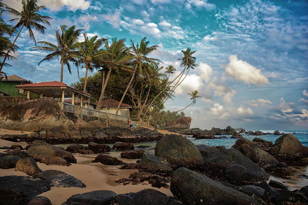 Shanthi Beach Resort Unawatuna Exterior foto